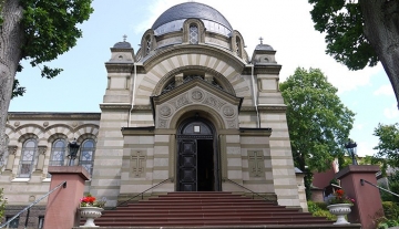 700x450-crop-90-eingang_zur_kirche.jpg