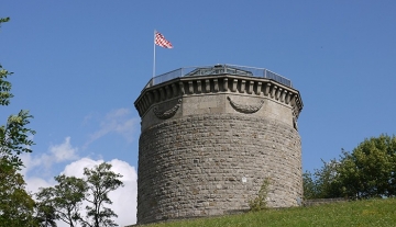 700x450-crop-90-fahne_auf_dem_bismarckturm.jpg